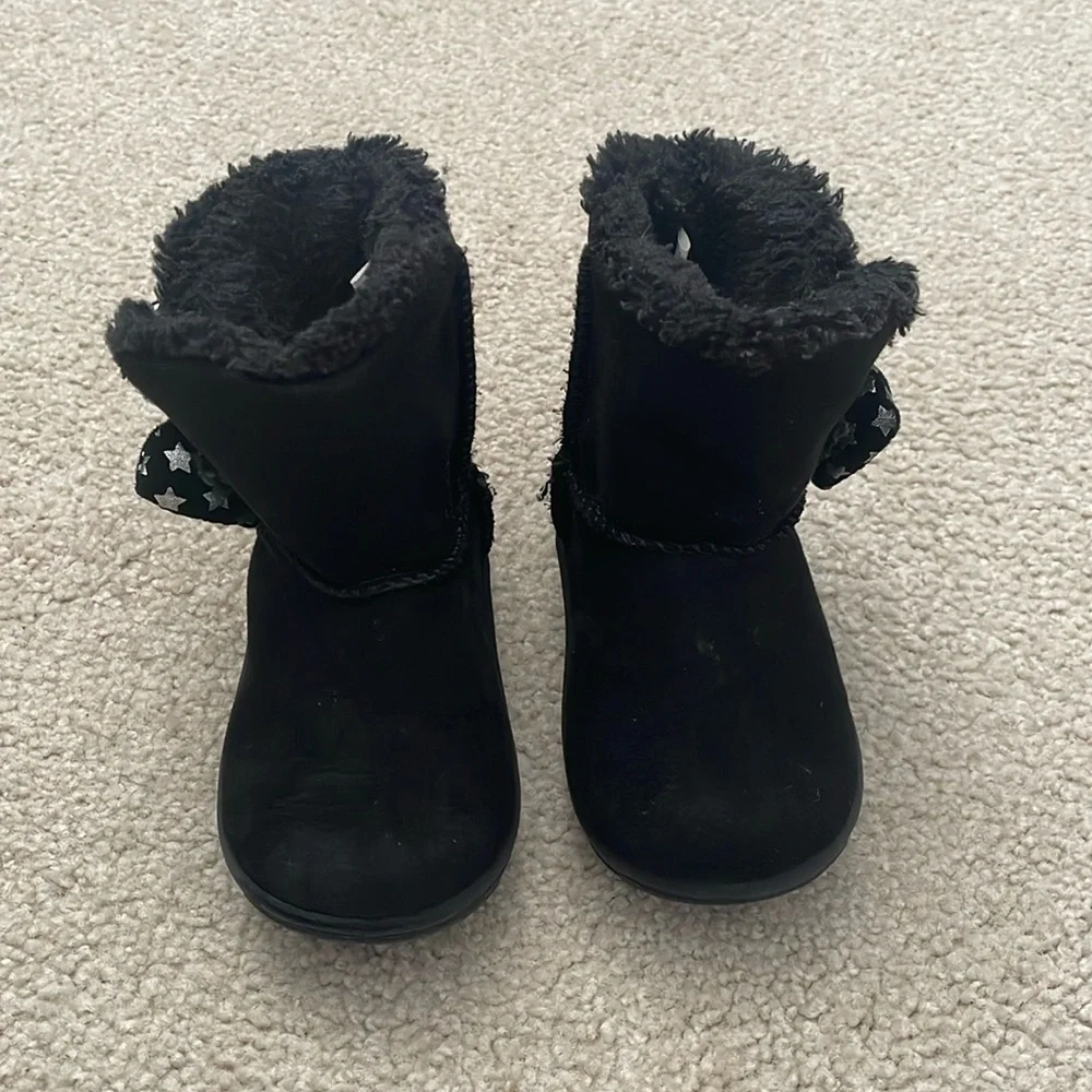 Girls Black Boots. Size 4. Excellent Condition.